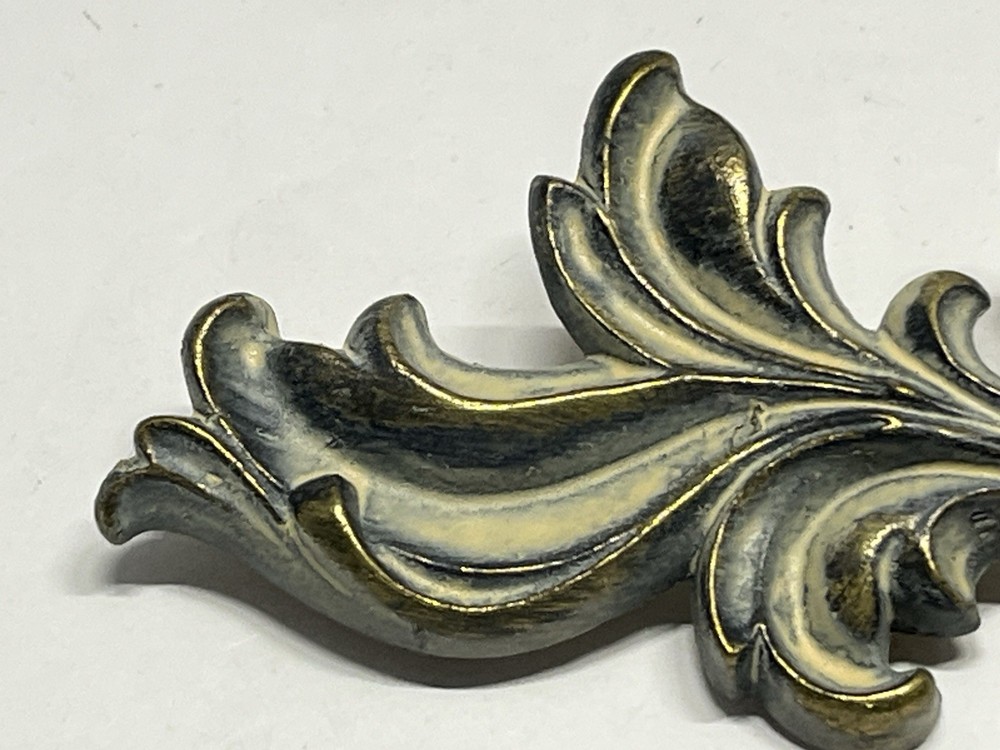 Vintage NOS 9 1/4” Decorative Brass/Whitewash Fixed Drawer Pull