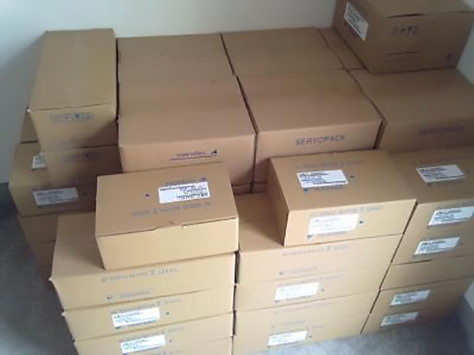 ONE NEW YASKAWA Servo Motor SGMPH-04AAA4B