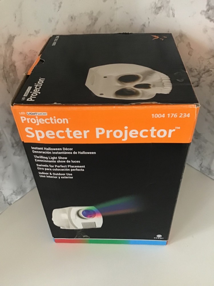 NEW Halloween Led Spotlight specter Projector -6 different Slides