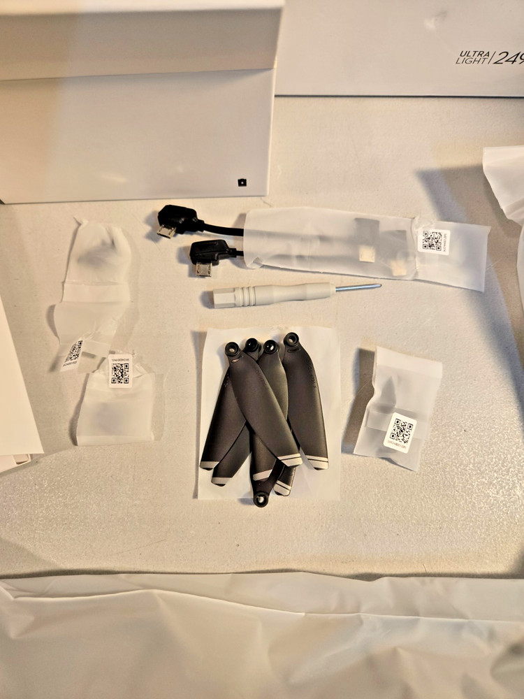 DJI Magic Mini 1 Fly More Combo-3 Batteries