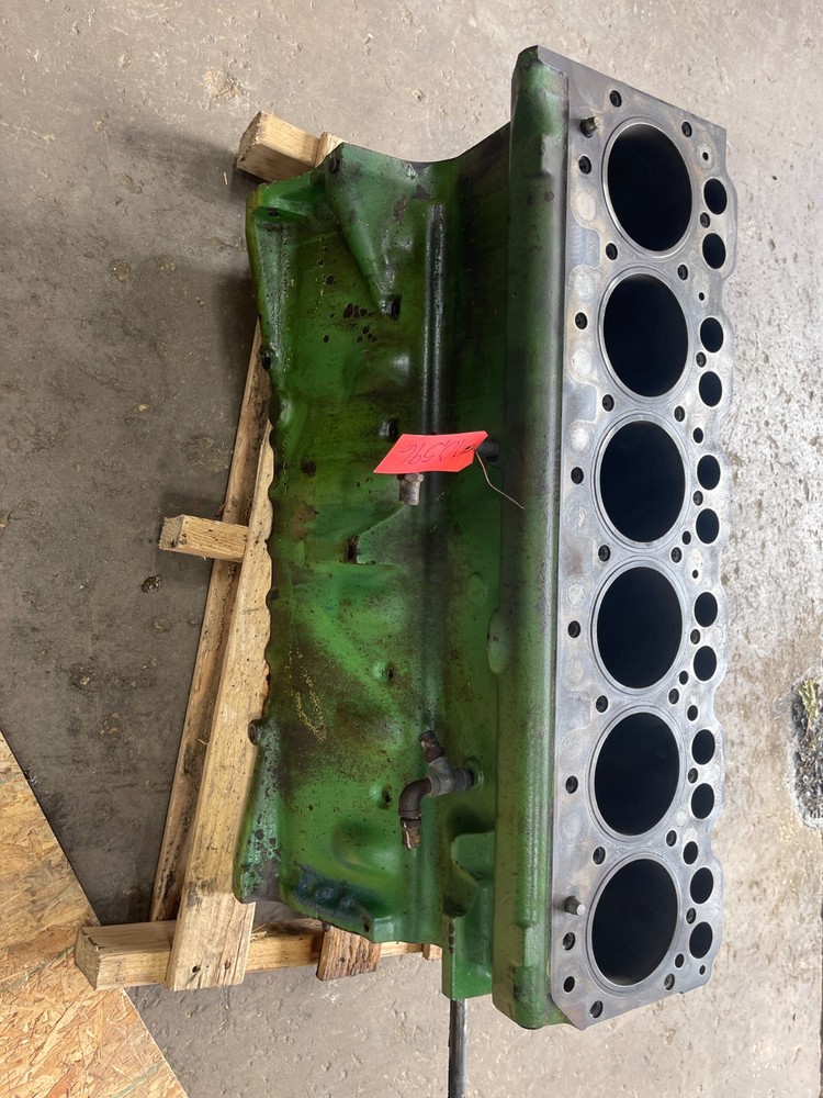 1982 John Deere 2940 Tractor Engine Block R72975