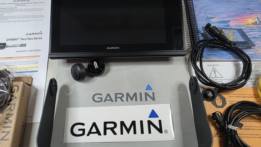 Garmin GPSMAP 7612 12" Chartplotter / Fishfinder – Excellent Condition.