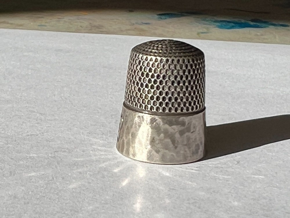 ANTIQUE STERLING SIMONS HAMMERED QUAKER THIMBLE