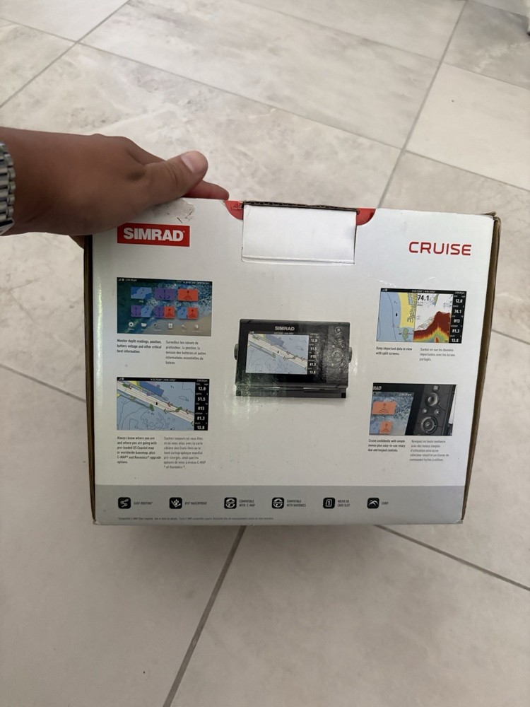 Simrad Cruise Chart Plotter/ Fishfinder 7inch Solar Max Display New Open Box
