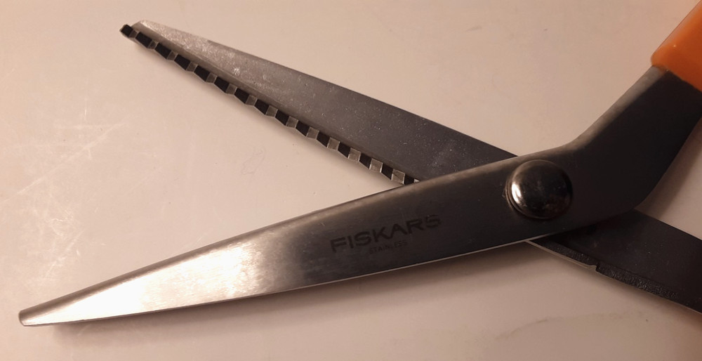 Fiskars 10” Stainless Steel Pinking Shears Scissors Orange Handle