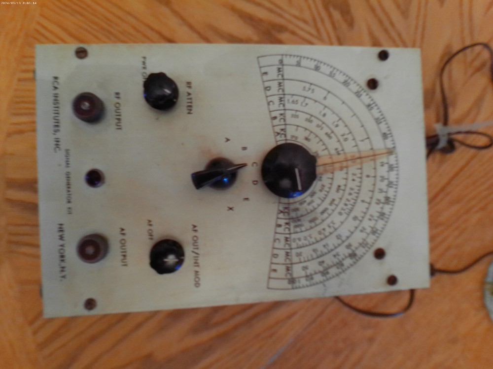 Vintage RCA Institutes RF Signal Generator (Powers On)