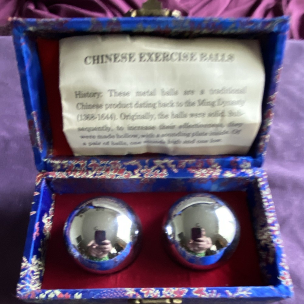 Metal Exercise Balls Set Silver With Decorative Case for Hand Gym Training