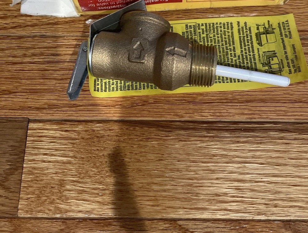 WATTS REGULATOR 10L-2-3/4. T&P RELIEF VALVE 3/4" 150 PSI 2" STEM 00640. Made USA