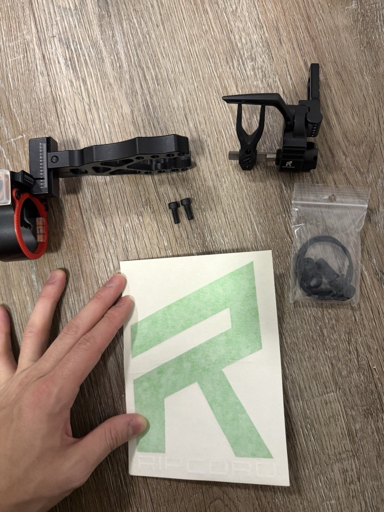 Compound bow kit - sight, arrow rest, stabs, sling, QD