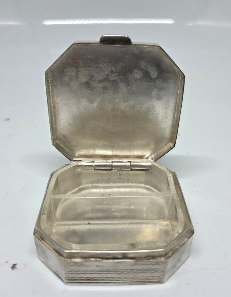 Sterling Silver Pill Box with Art Deco design 5cm x 5cm