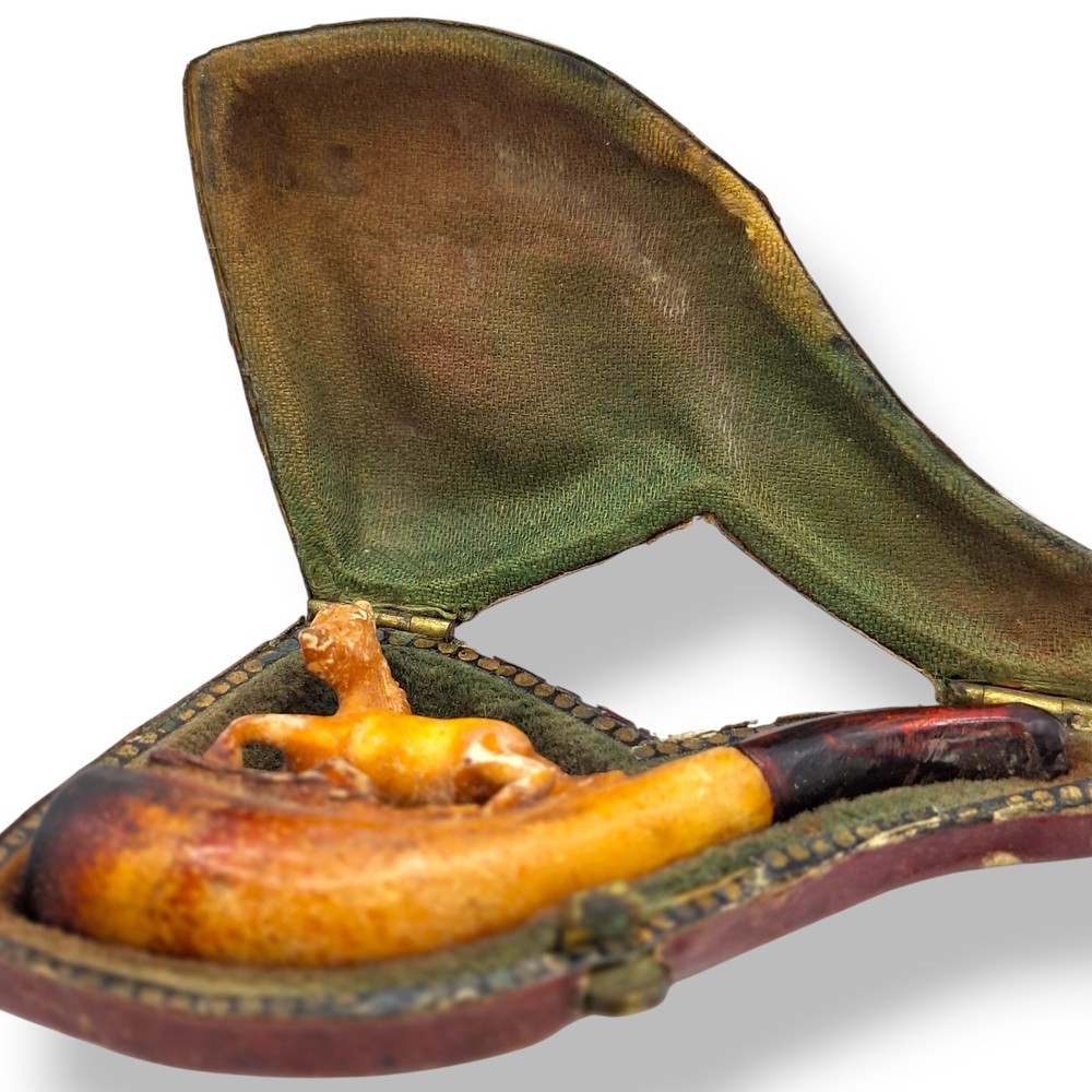 Antique cheroot holder depicting a horse
