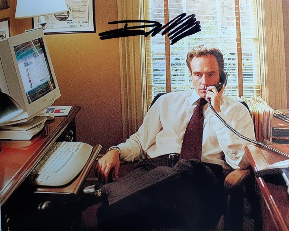 Bradley Whitford signed 8x10