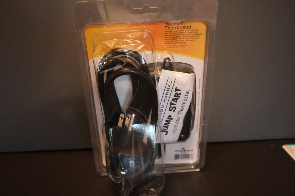 Hydrofarm Jump Start Digital Temperature Controller for Heat Mats