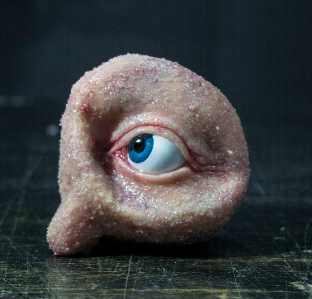 Squishy Flesh Eye Nodule with Moveable Eye