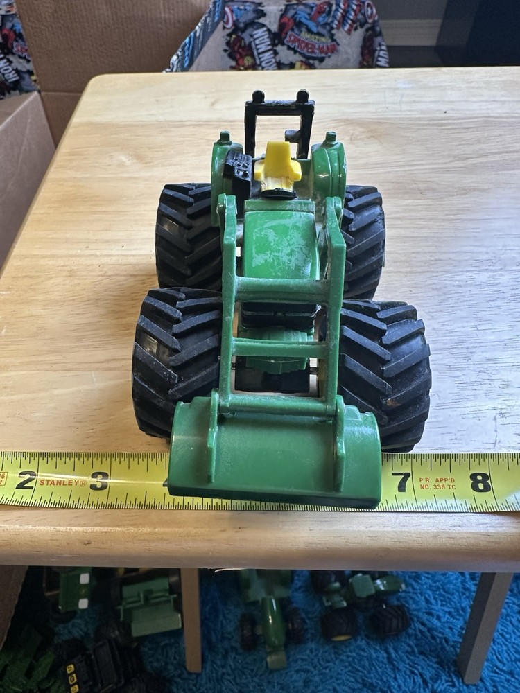 John Deere Lot: 6 Different Large Pieces