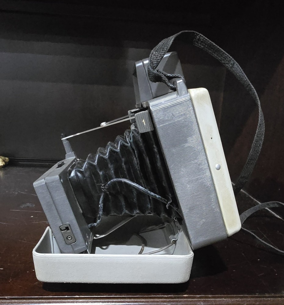 Vintage Polaroid 210 land camera Automatic UNTESTED