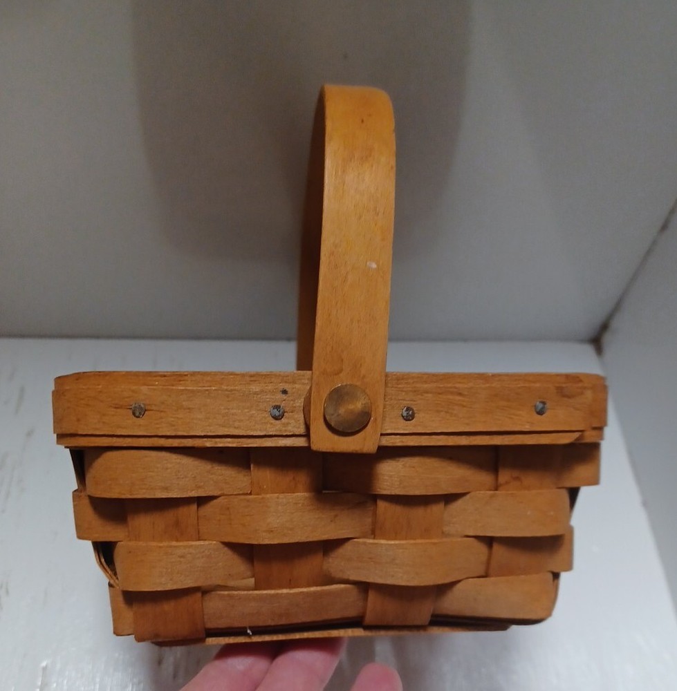 Vintage Longaberger 1991 Medium Berry Basket w/ Swing Handle Signed & Dated