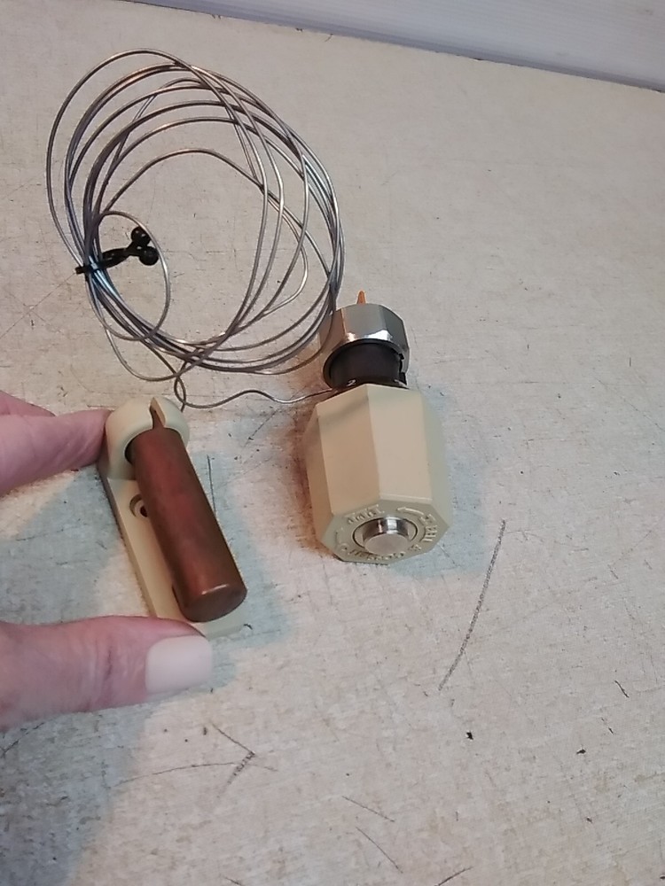 ITT Bell & Gossett Hot, Cold Thermostat W/ Sensor Range