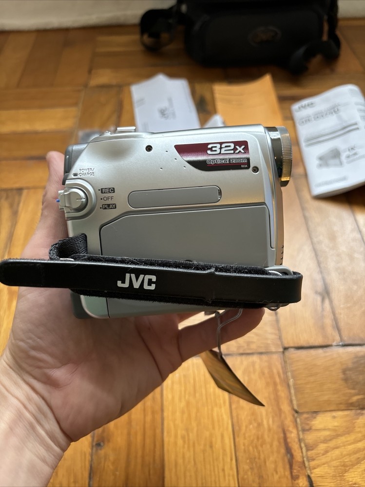 JVC Camera GR-D375U W Accessories READ DESCRIPTION