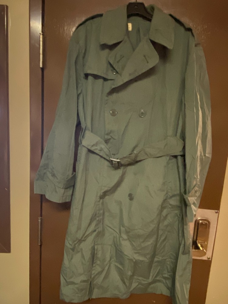 1976 Men's Army Green Quarpel Raincoat - size 42S