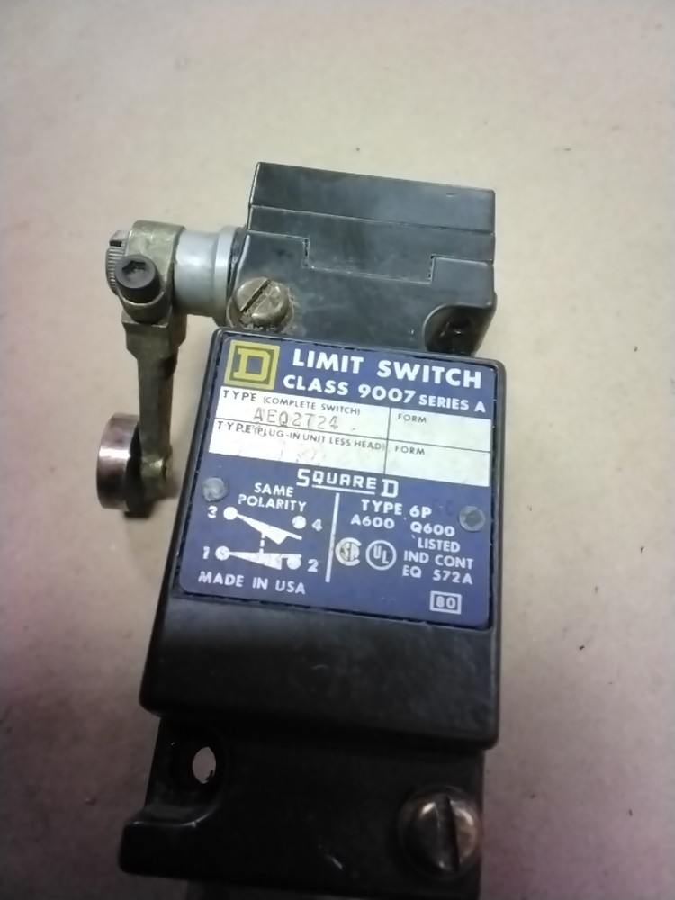 Square D AEQ2724 Limit Switch Class 9007 Ser A