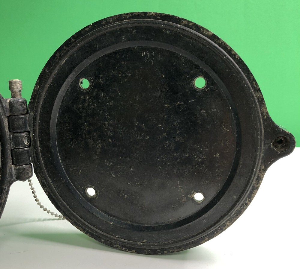 US Navy MARK I - DECK CLOCK 1942 Seth Thomas Bakelite Exterior