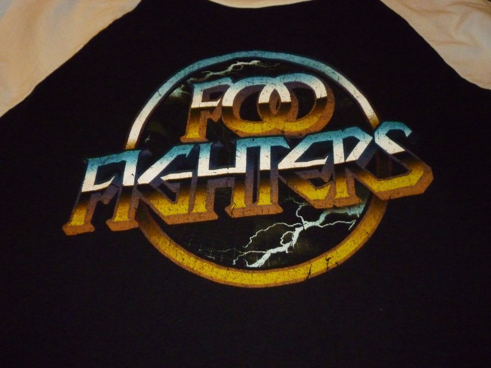 Foo Fighters Shirt ( Used Size M ) Very Nice Condition!!!