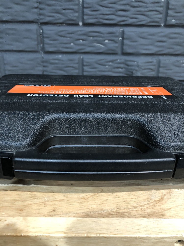 GEM TECH GTLD REFRIGERANT LEAK DETECTOR WITH A CASE