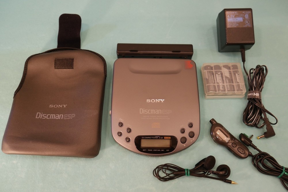 Sony D-321 Discman :: Restored :: Complete Set
