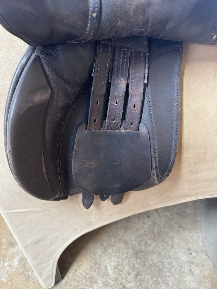 Lovatt & Ricketts Event Jump Saddle. 17” seat. Medium tree.