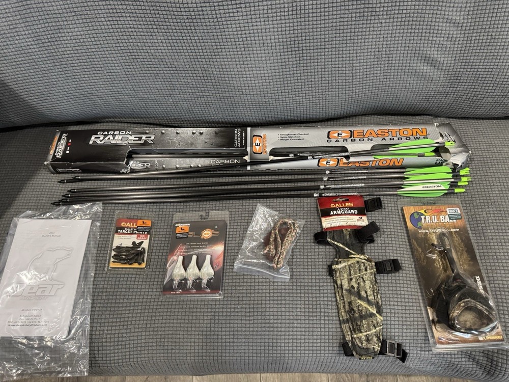 Bear Archery Encounter Right Hand 29" 70 lbs. Draw Hunting Compound Bow Extras