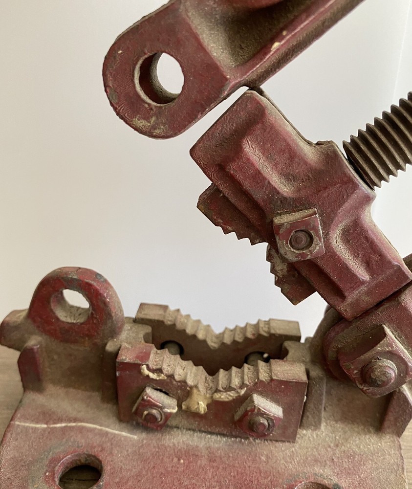 Vintage American Pipe Tool Co. Vise Cast Iron Chicago