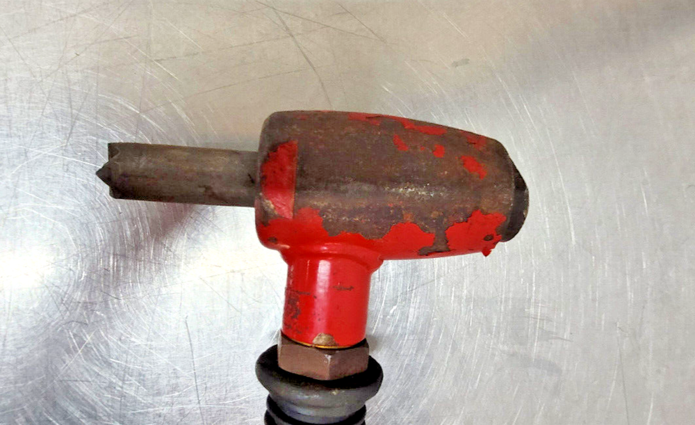 Unbranded-Short Handle Single Head Air Chisel Scaling Hammer w/ hose