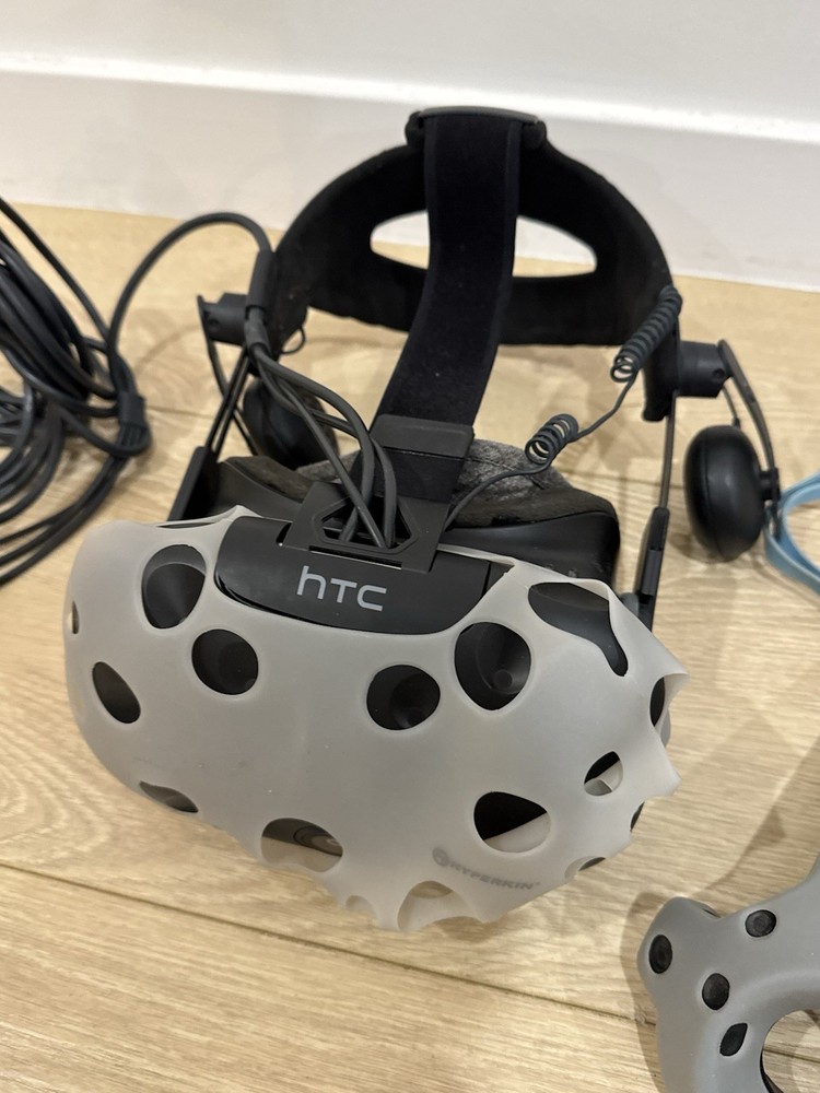 HTC Vive VR Headset Kit System Virtual Reality Remotes + More