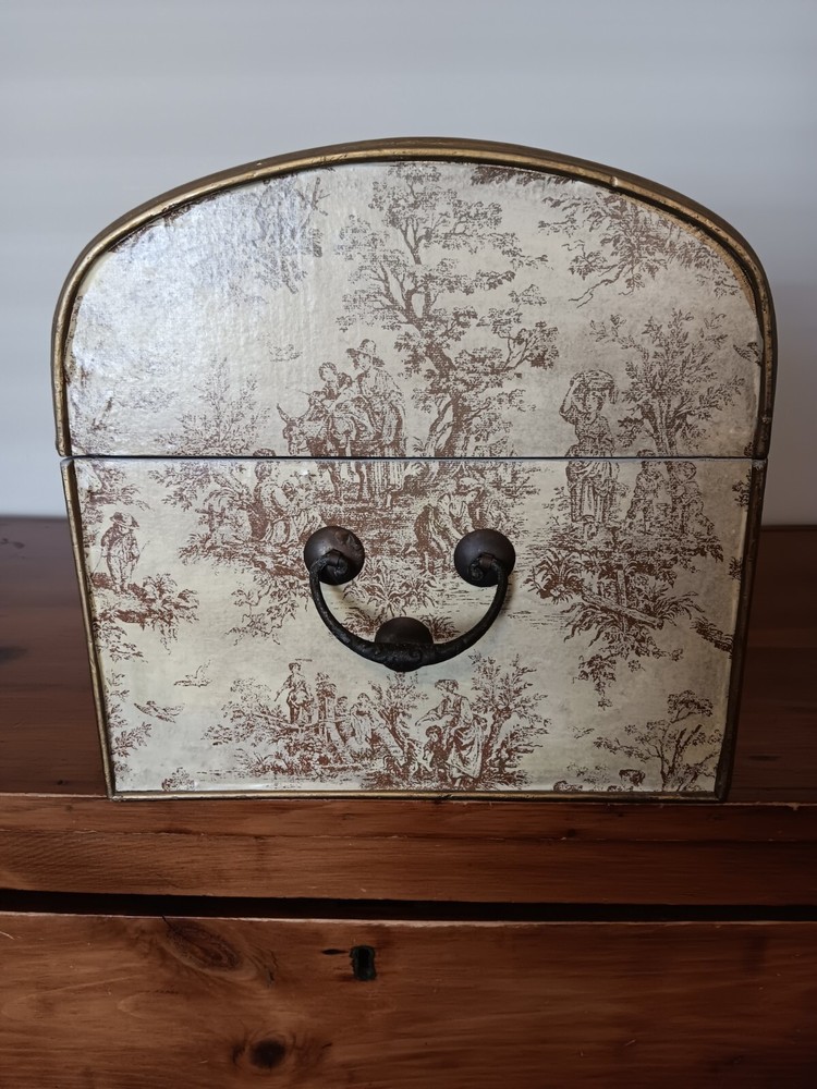 Vtg Dome Chest With Velvet Interior