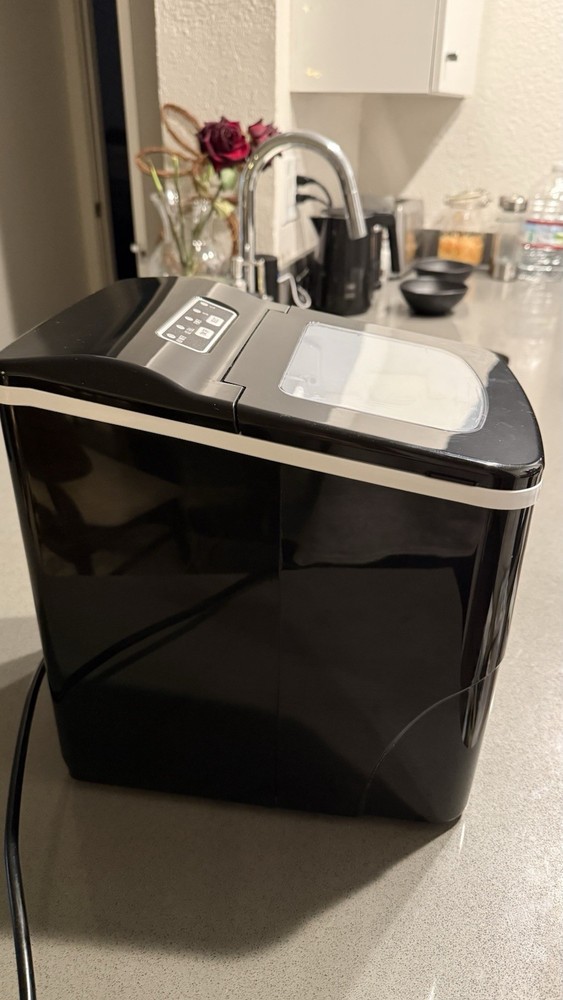 Frigidaire -BLACK 26lbs Compact Portable Ice Maker