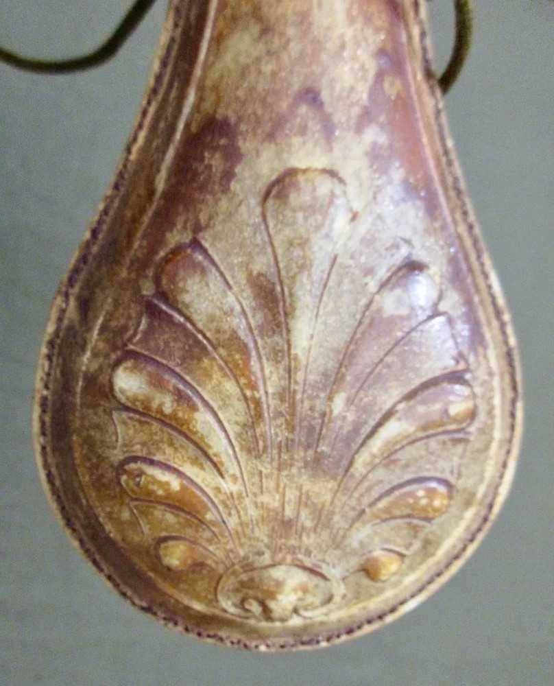 Embossed Shell Shaped Leather Powder Flask