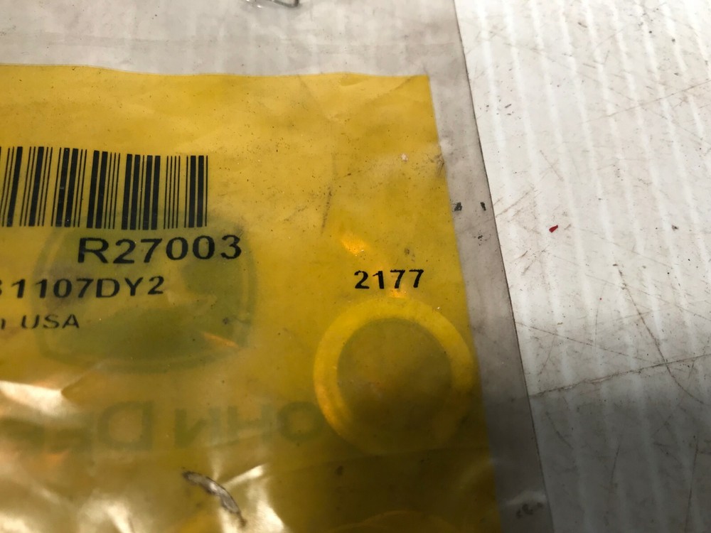 R27003  GENUINE John Deere  WASHER
