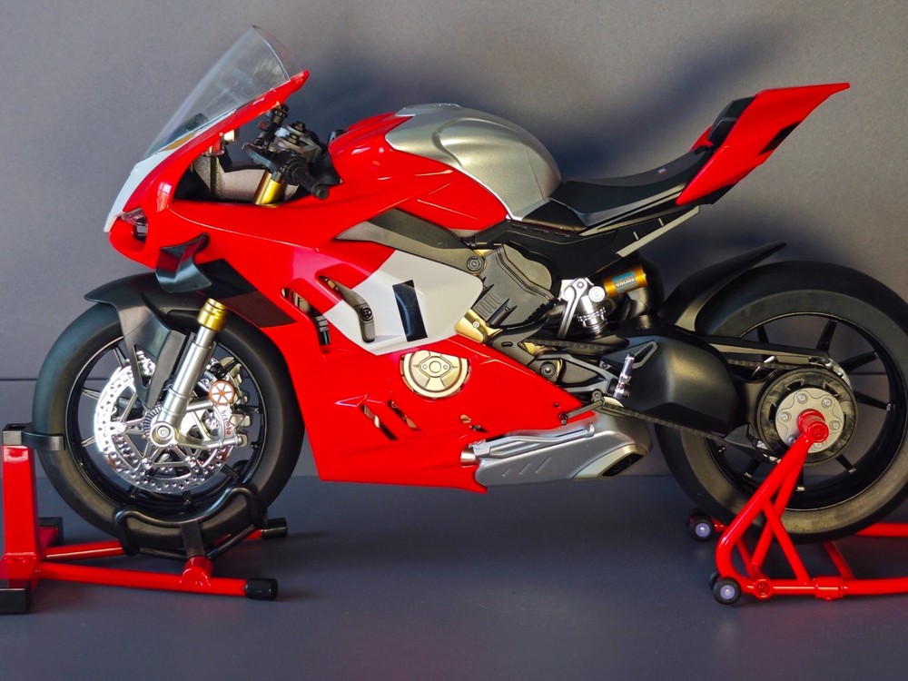 Ducati 1:6 Die-Cast Motorcycle Model, Multi-Function, Premium Gift for Him