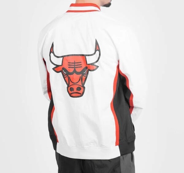 Mitchell & Ness Chicago Bulls Authentic Warm-Up Jacket.