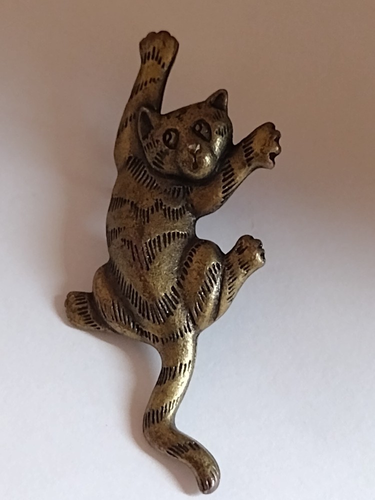 JJ Kitty Cat Crawling Lapel Tack Pin