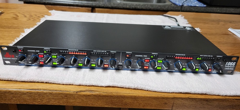 DBX 1066 Dual Compressor Gate Limiter (C)