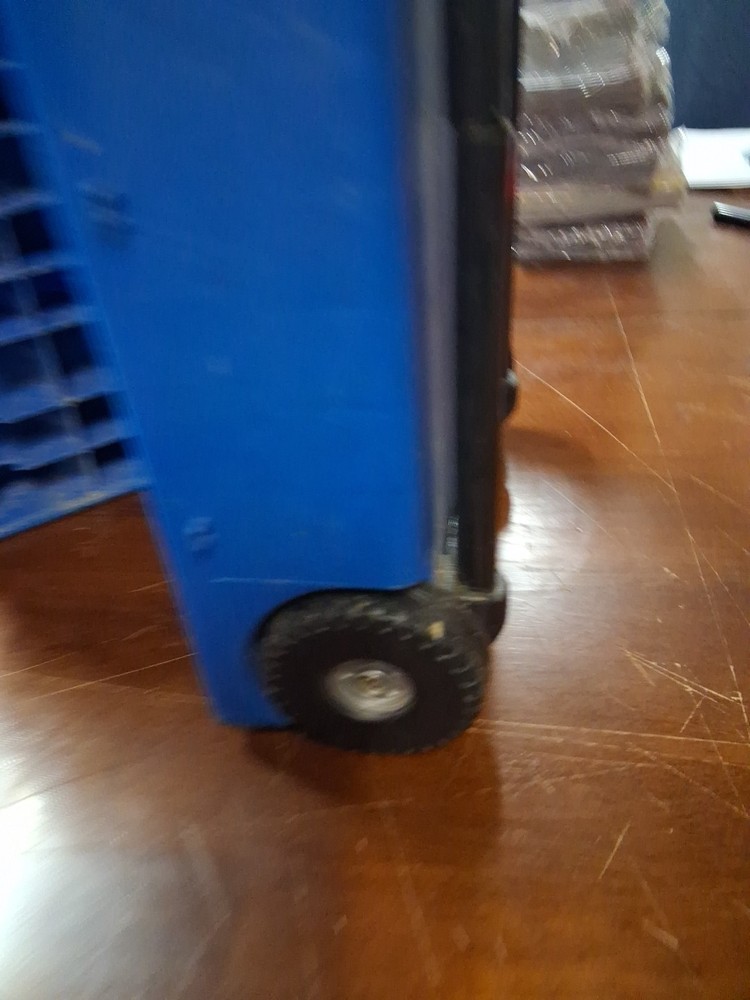 hot wheels 100 car carrying case