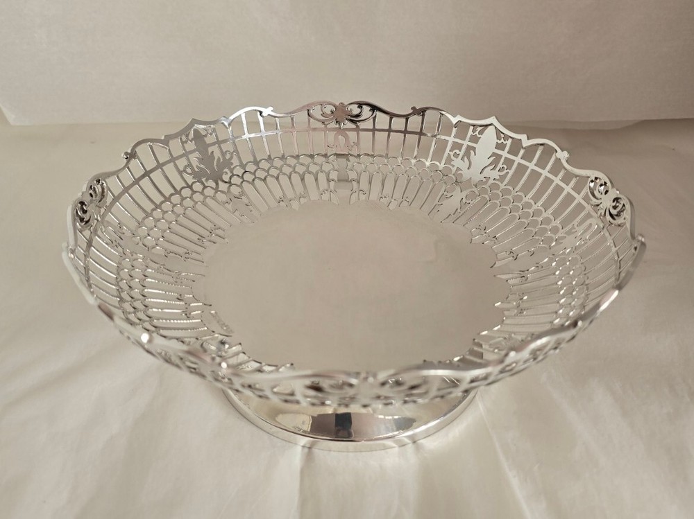 Vintage solid sterling silver Fruit bowl . Sheffield 1962 . By Viner's Ltd
