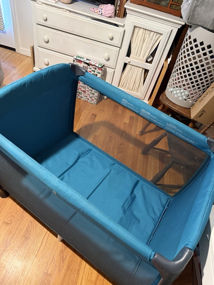 Joovy Bassinet and changing table, turquoise color.