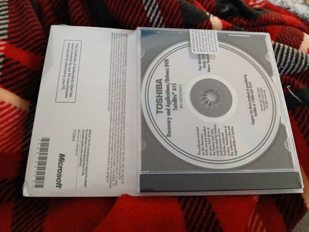 SEALED Microsoft Windows XP Home Edition PC Version 2002 Software- Toshiba