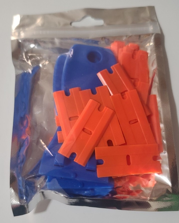 Razor Blade Scraper, Scraper Tool with 20 Extra Replacement Plastic Blades, New
