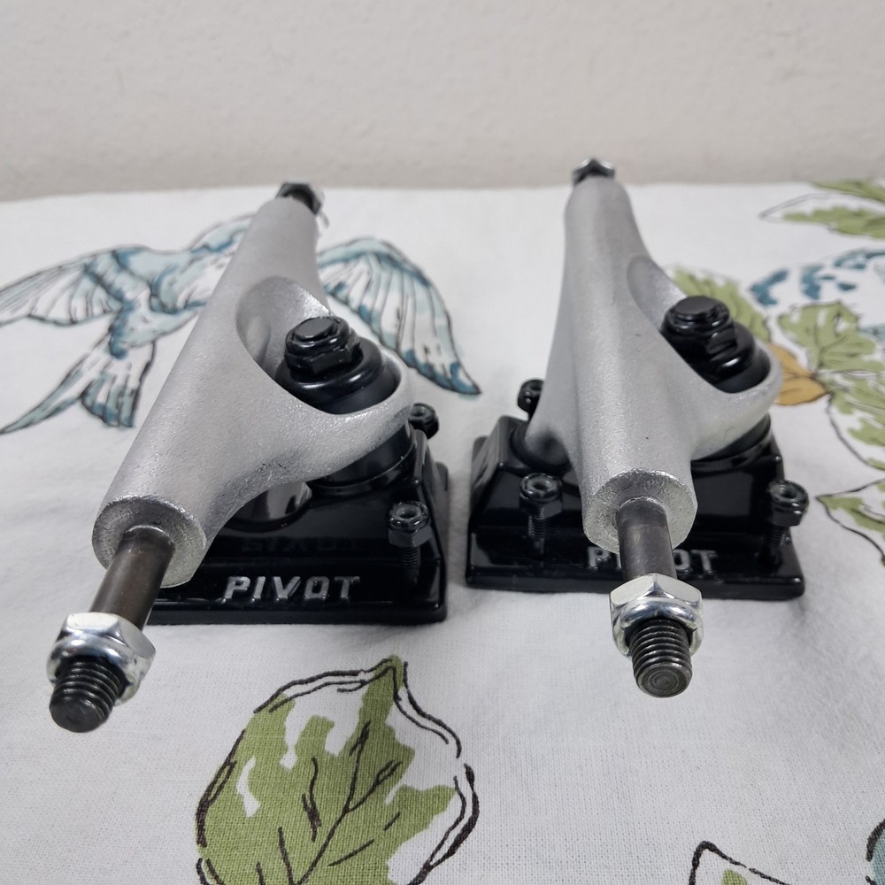 7.75" Pivot Skateboard Trucks Set With Hardware