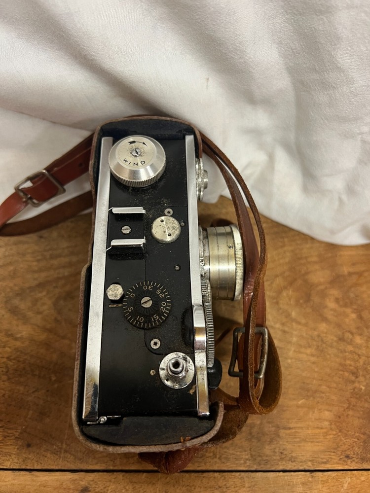 - VINTAGE UNTESTED - Argus C2 Range Finder Camera with Leather Case
