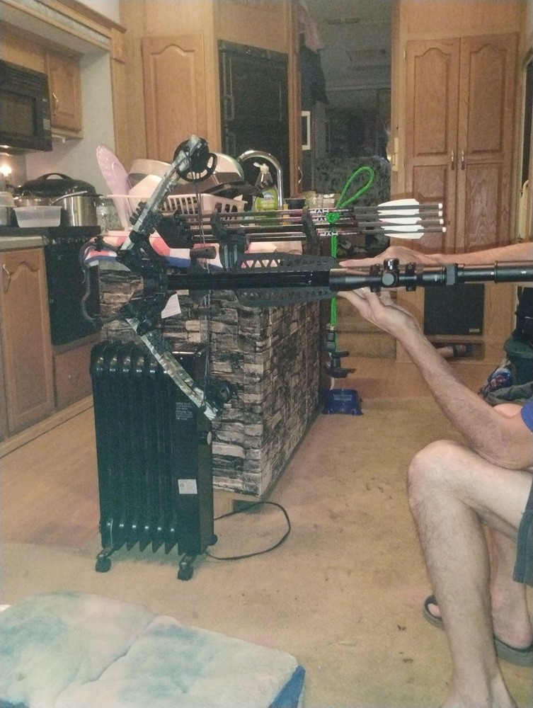CenterPoint AXCD190FCK sniper 390 Compound Crossbow